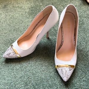 Neutral Snakeskin Pointed Toe Pumps
